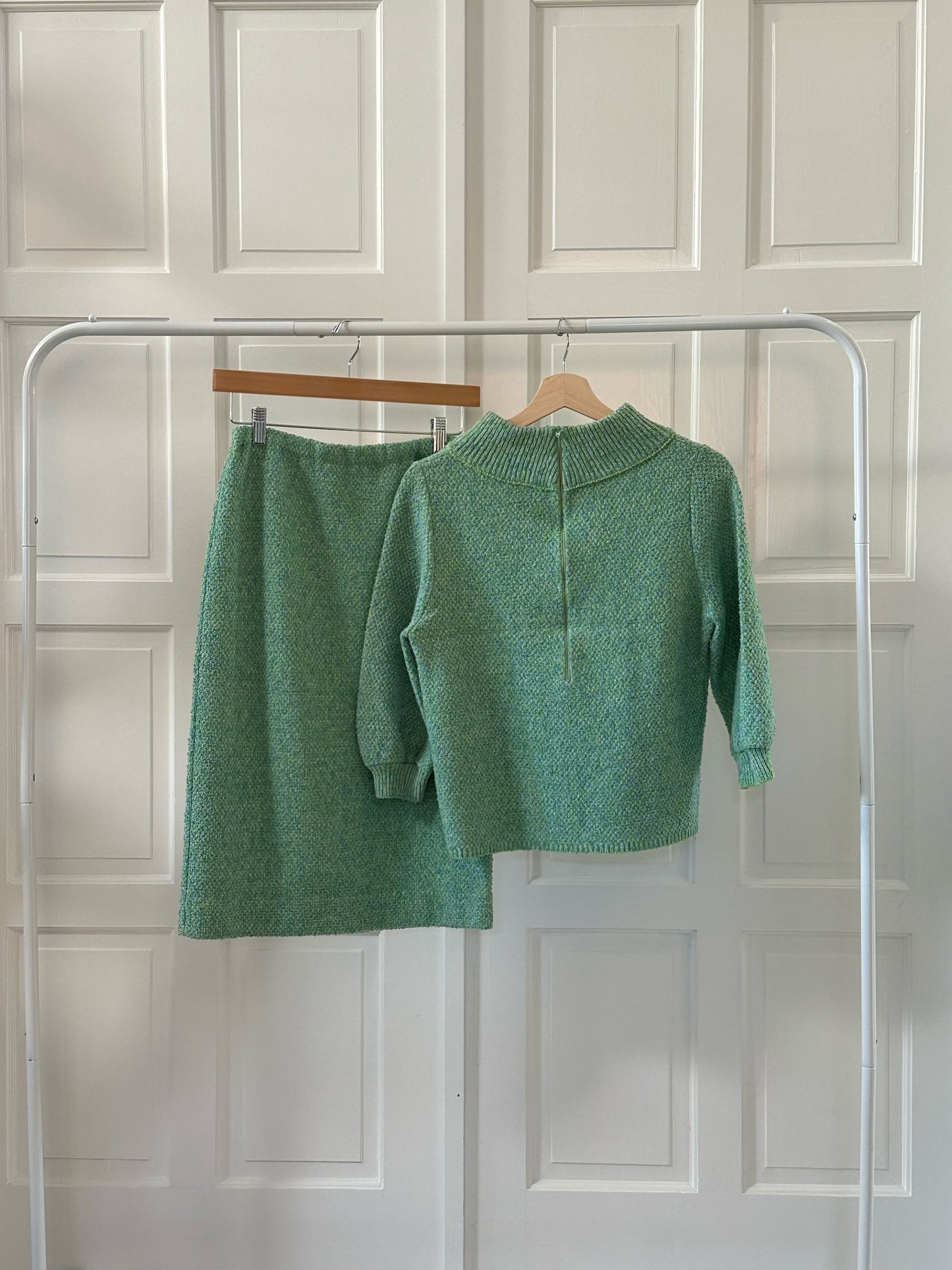 Goldworm Knit Set